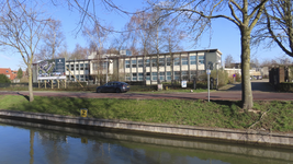 901434 Gezicht over de Leidsche Rijn op de kantoorgebouwen Park Voorn 2-4 te Utrecht, die gesloopt gaan worden om ...